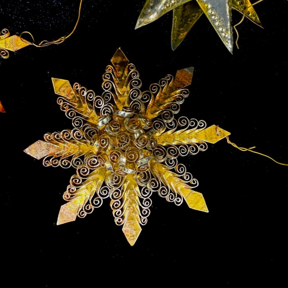 4 Vintage Tin Can Curly Quilling Stars Folk Art Christmas Tree Ornaments - Picture 2 of 8